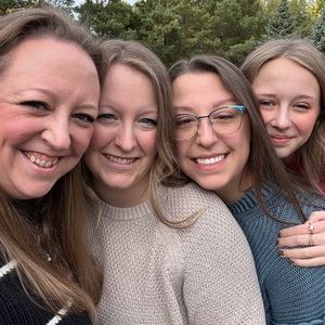 Meet your Posher, Becca